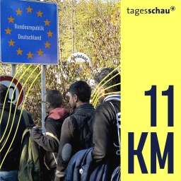 Auf diesem Dateifoto begleiten deutsche Bundespolizisten eine Gruppe von Migranten auf ihrem Weg, nachdem sie die Grenze zwischen Österreich und Deutschland in Wegscheid bei Passau, Deutschland, überschritten haben. 